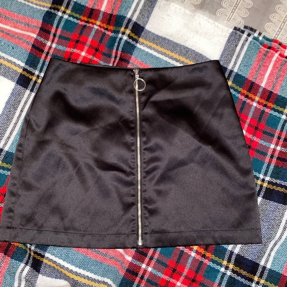 Black Zip satin skirt